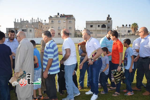  كفرقاسم - فيديو : تتصافح الايدي وتتعانق الرقاب في صلاة عيد الاضحى المبارك في المصلى ومشاركة واسعة مع الابتسامة 